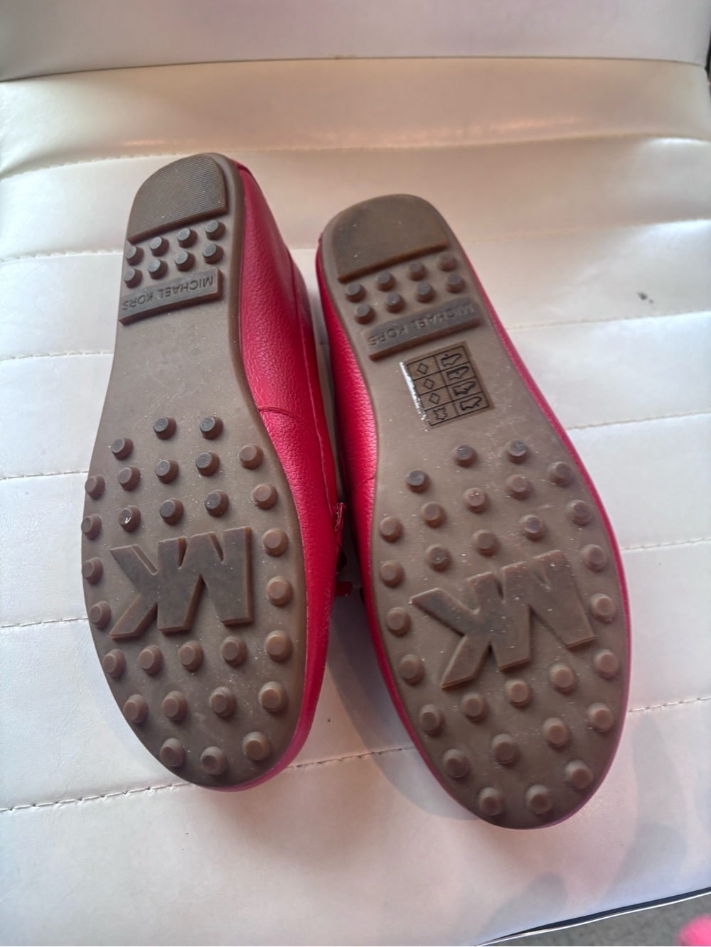 Michael Kors Red Leather Bow Moccasins with MK Charm - Picture 3 of 3